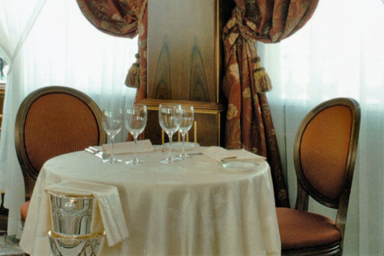 ストラディヴァリレストラン のアンドレオラ・セントラル ・ホテル ミラノ