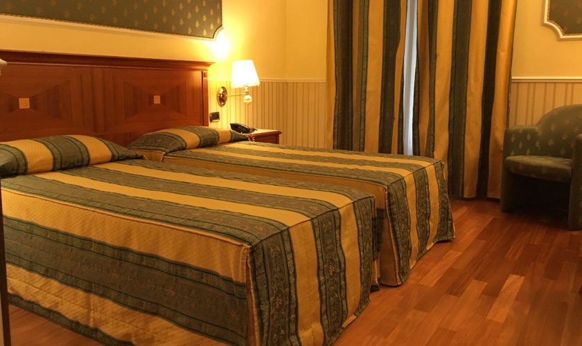 ダブルベッド2台または2ベッドルーム のアンドレオラ・セントラル ・ホテル ミラノ