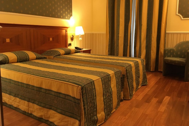 ダブルベッド2台または2ベッドルーム のアンドレオラ・セントラル ・ホテル ミラノ